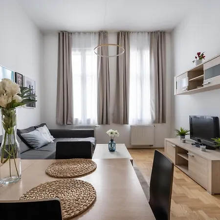 Ace Of Spades Gozsdu Apartman Budapest